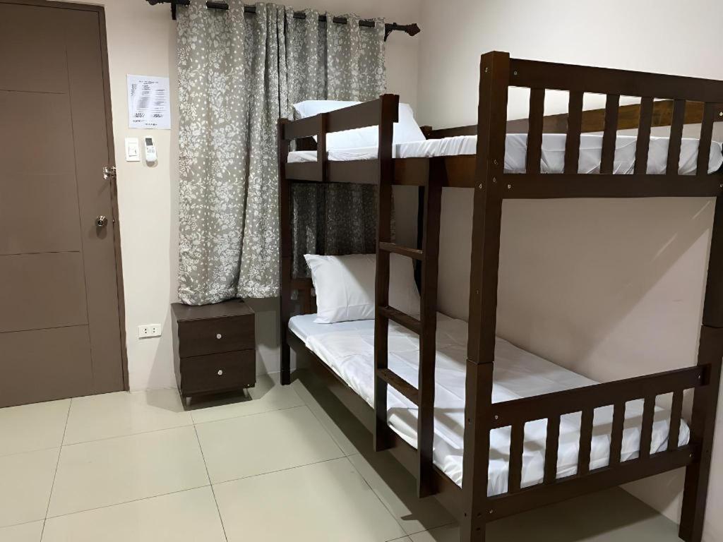 Oyo 766 Ichehan Apartments Manila Exterior photo