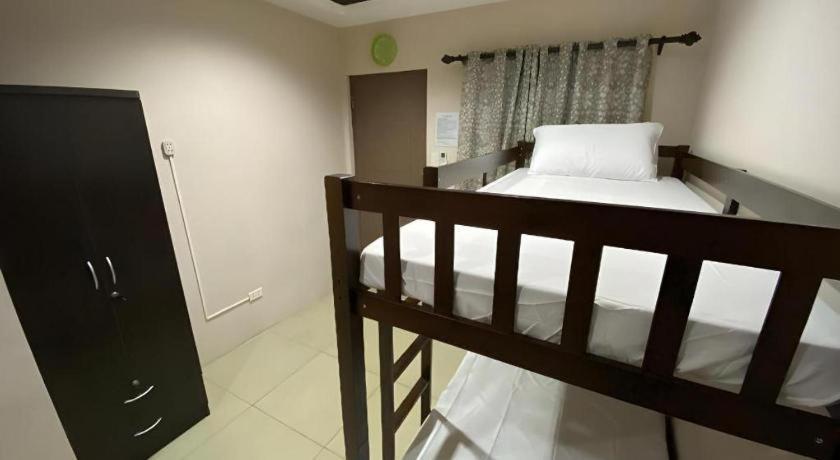 Oyo 766 Ichehan Apartments Manila Exterior photo